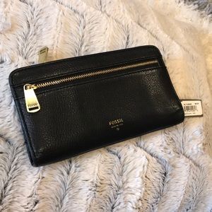 ‼️BRAND NEW‼️Black leather Fossil clutch